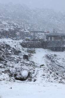 Neve pinta de branco muitas regiões do país